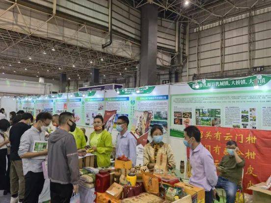 大桥镇驻镇帮扶工作队组织大桥两家企业参加第六届中国国际食品及配料博览会