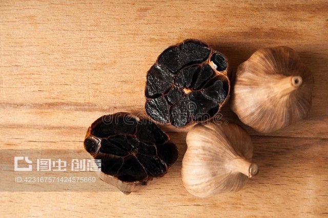 黑蒜特写Black garlic close up