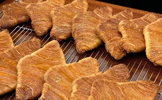 为什么固态的奶茶、压扁的可颂反而卖疯了?(图1) 为什么固态的奶茶、压扁的可颂反而卖疯了?(图1)