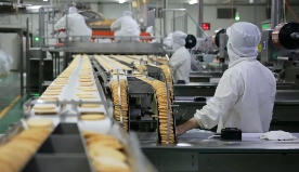 一年狂揽16亿,河南公司卖2元“土味零食”,老板称“不上市、不欠钱”(图1) 一年狂揽16亿,河南公司卖2元“土味零食”,老板称“不上市、不欠钱”(图1)