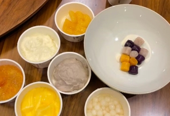 喝古茗单加6份木薯堪比韩国国宴，这个容易吃中毒的奶茶小料咋被抢成断货王？(图1)