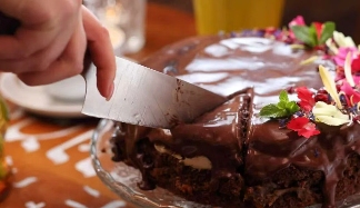 今年最流行的社交局,花200块一起“杀糕”(图1) 今年最流行的社交局,花200块一起“杀糕”(图1)