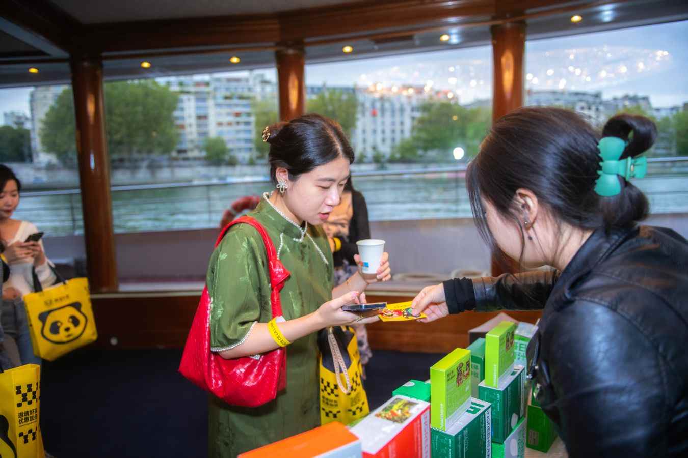 轻元素与熊猫外卖达成战略合作 强势入驻法国市场(图4)