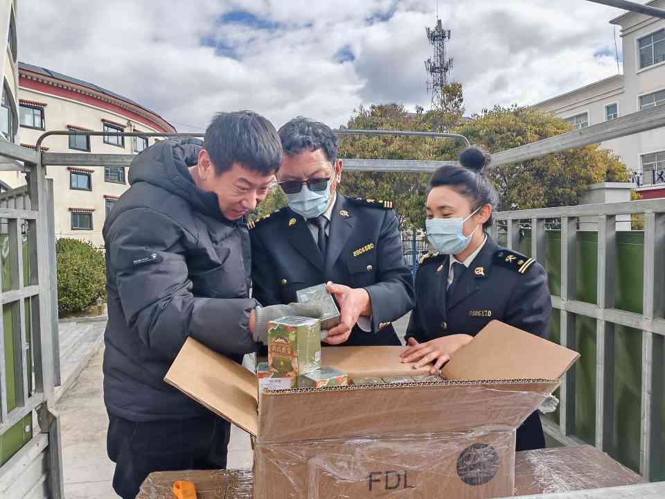 高原甜蜜香飘香江:西藏蜂蜜首批对港出口 高原甜蜜香飘香江:西藏蜂蜜首批对港出口