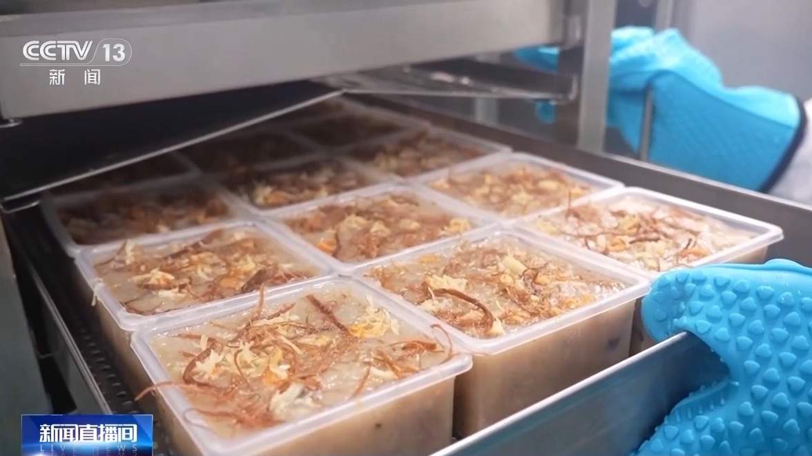 年货“涌进来”,中国味“走出去” 解锁春节消费的双向活力 年货“涌进来”,中国味“走出去” 解锁春节消费的双向活力