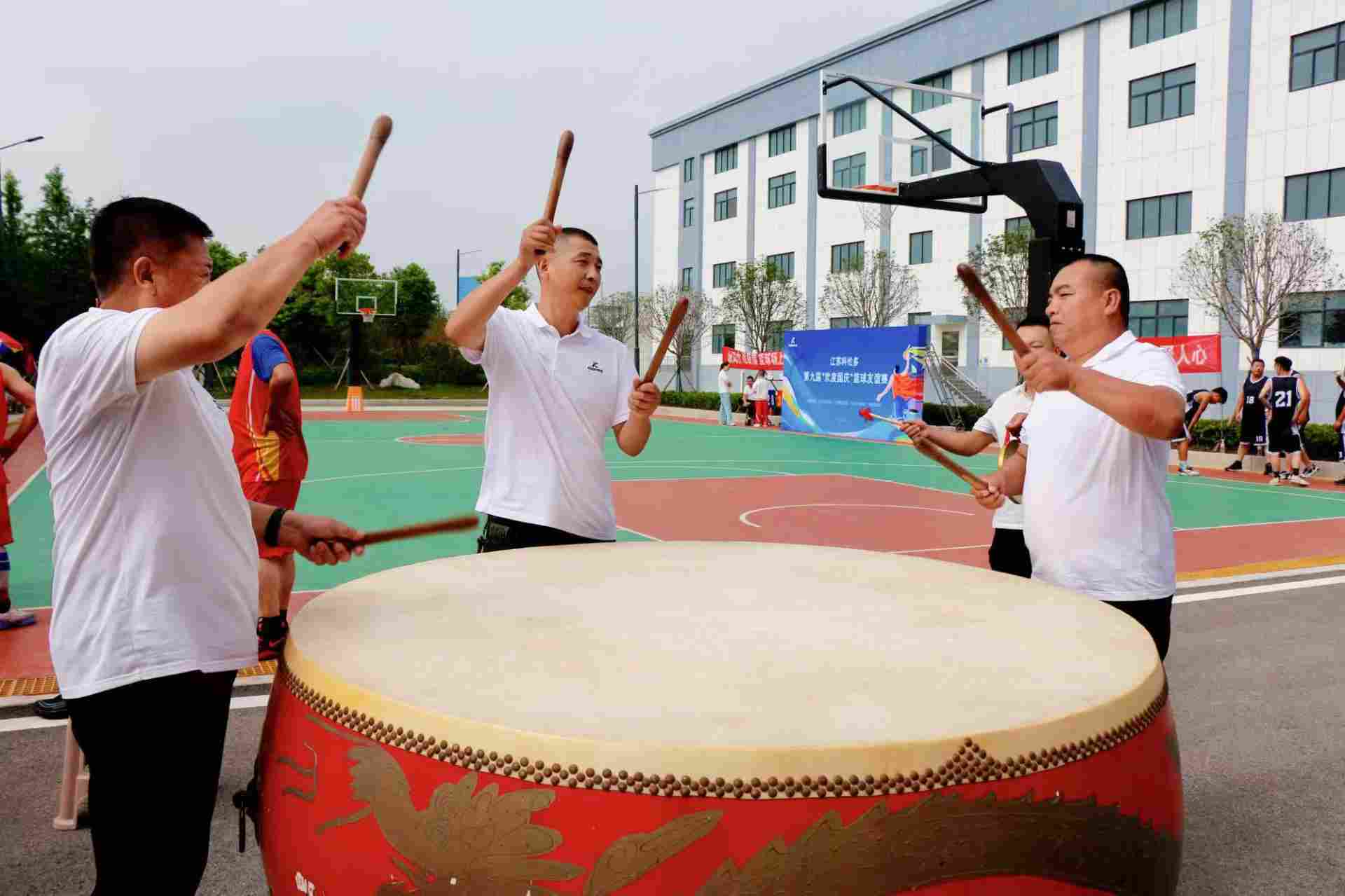 江苏科伦多第九届“欢度国庆”篮球友谊赛圆满落幕(图1)