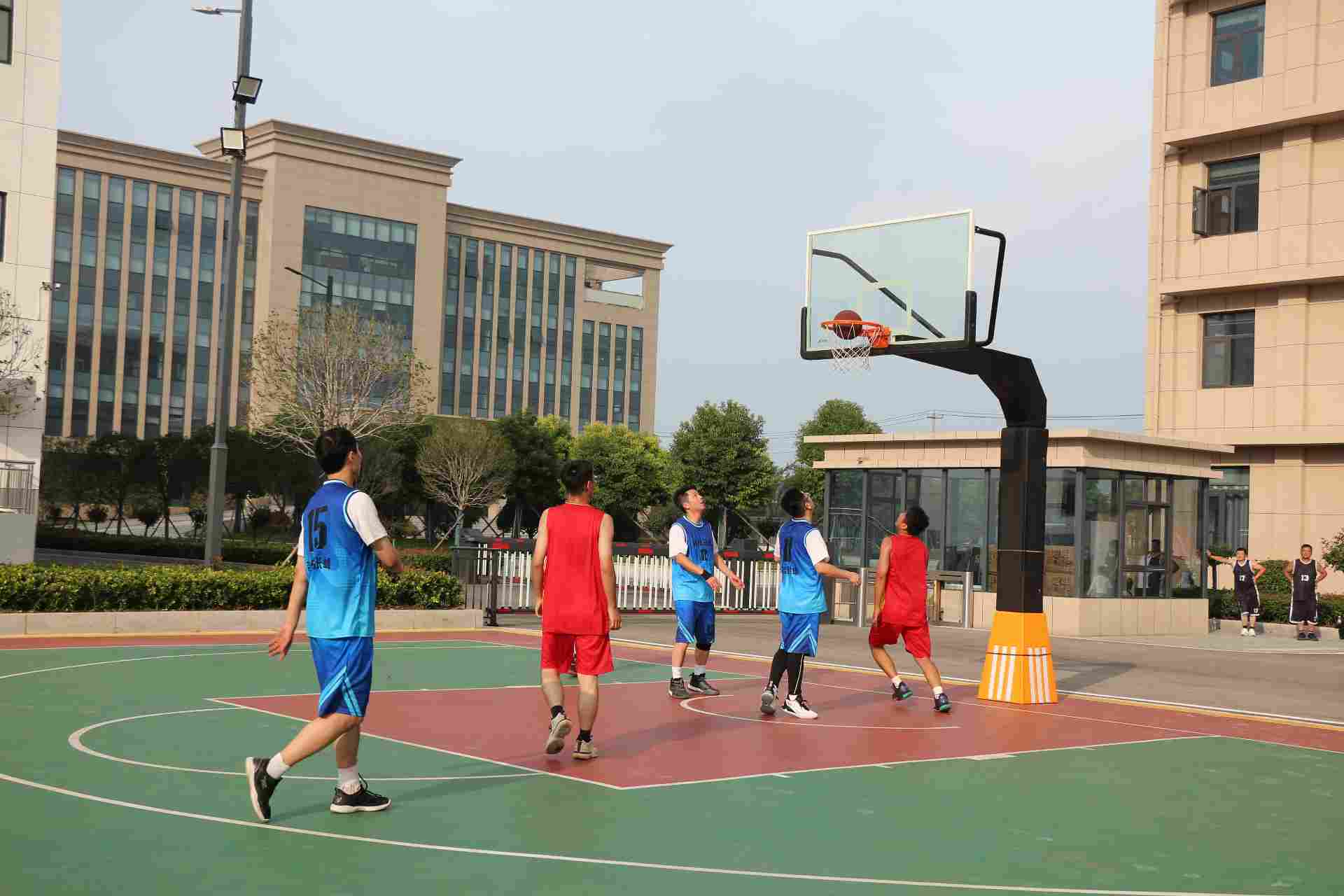 江苏科伦多第九届“欢度国庆”篮球友谊赛圆满落幕(图8)