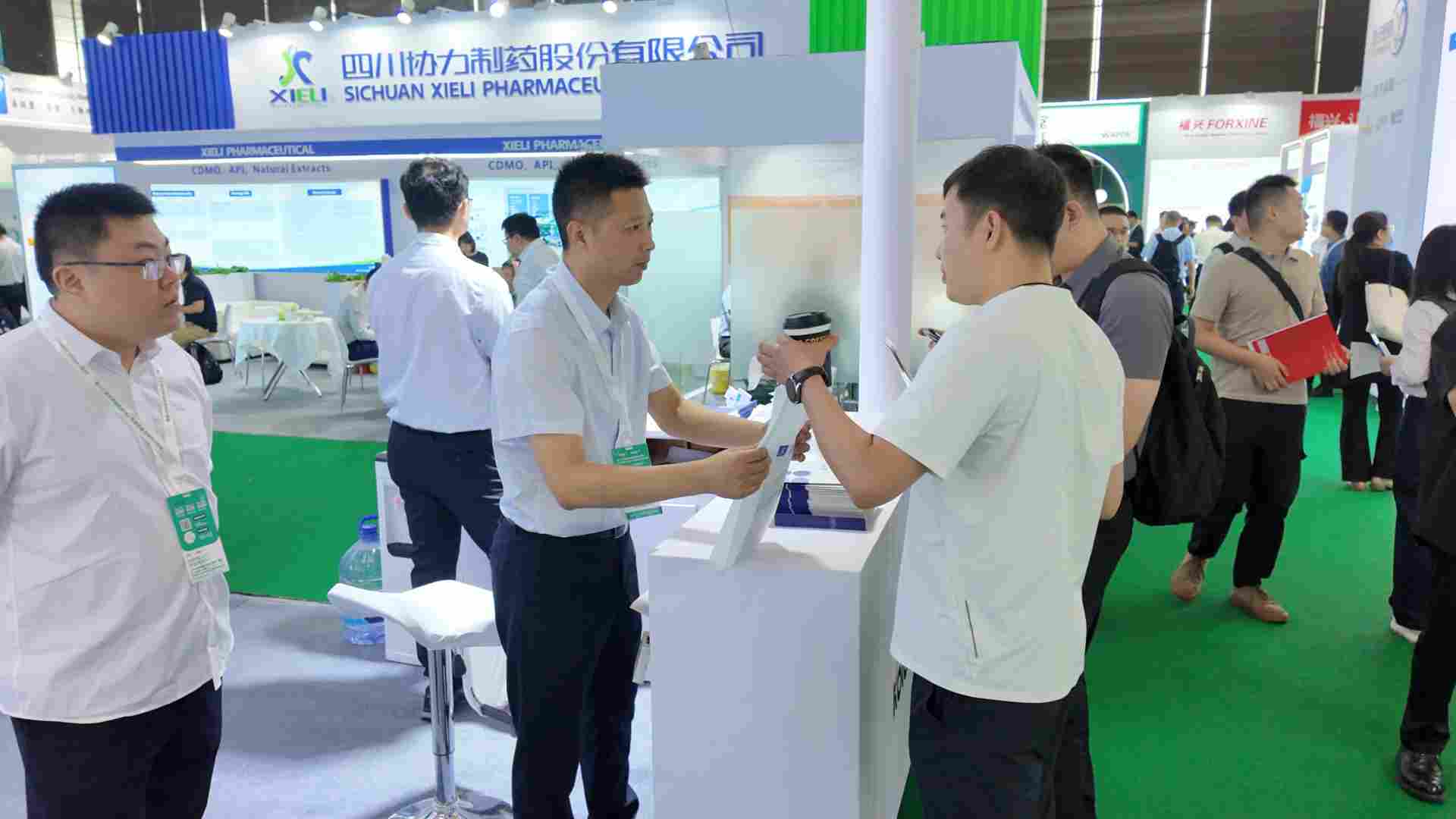 首日速递|江苏科伦多CPHI2025展会首日盛况！(图9)