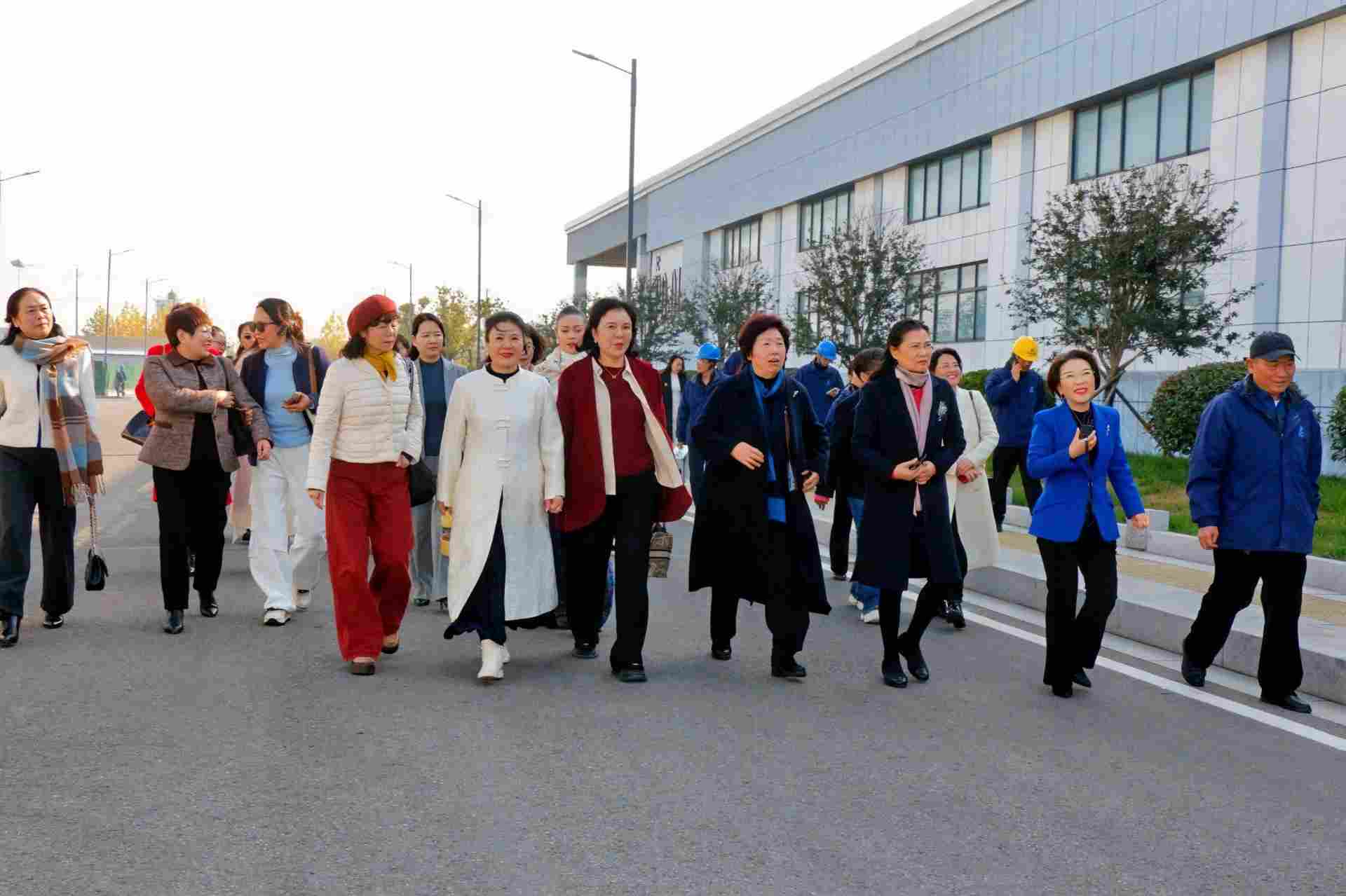 探索新质生产力——连云港市女企业家协会走进科伦多(图4)