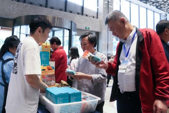 “2025东西部协作帮扶促消费暨糯食产业招商会”在贵州贞丰糯食之乡举行(图7) “2025东西部协作帮扶促消费暨糯食产业招商会”在贵州贞丰糯食之乡举行(图7)