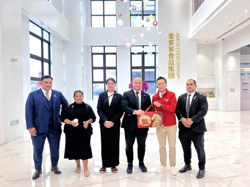 Amos 阿麦斯请瑙鲁总统吃糖:瑙鲁总统春节前夕邂逅“中国甜蜜”(图1) Amos 阿麦斯请瑙鲁总统吃糖:瑙鲁总统春节前夕邂逅“中国甜蜜”(图1)